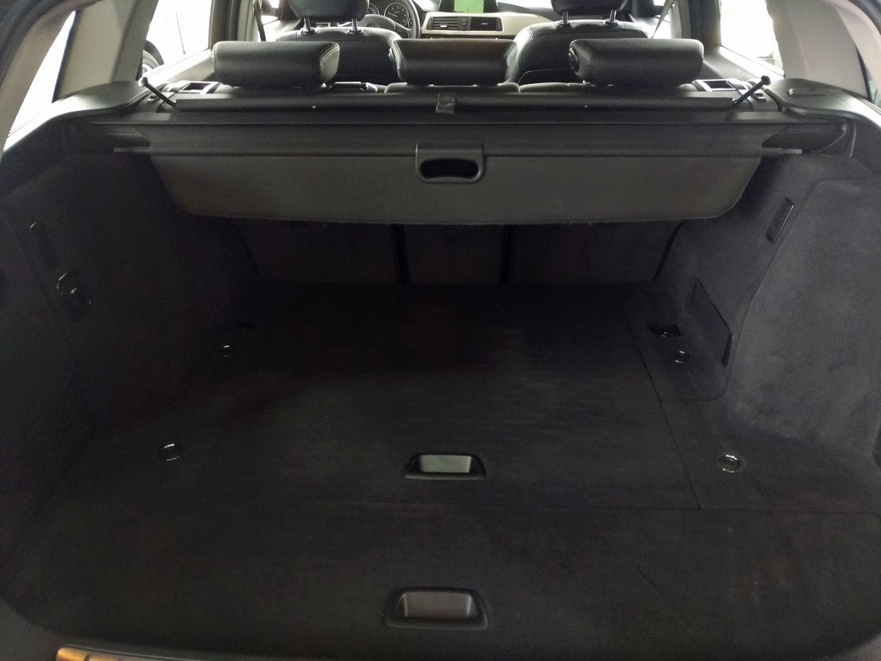 BMW Serie 3 318D TOURING AUT  - Foto 2
