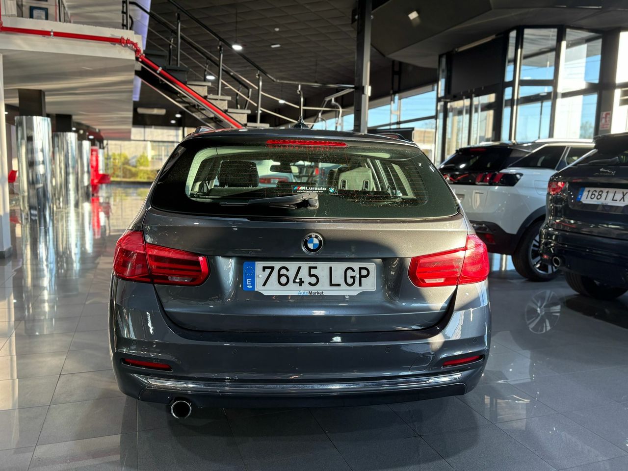 BMW Serie 3 318D TOURING AUT  - Foto 2
