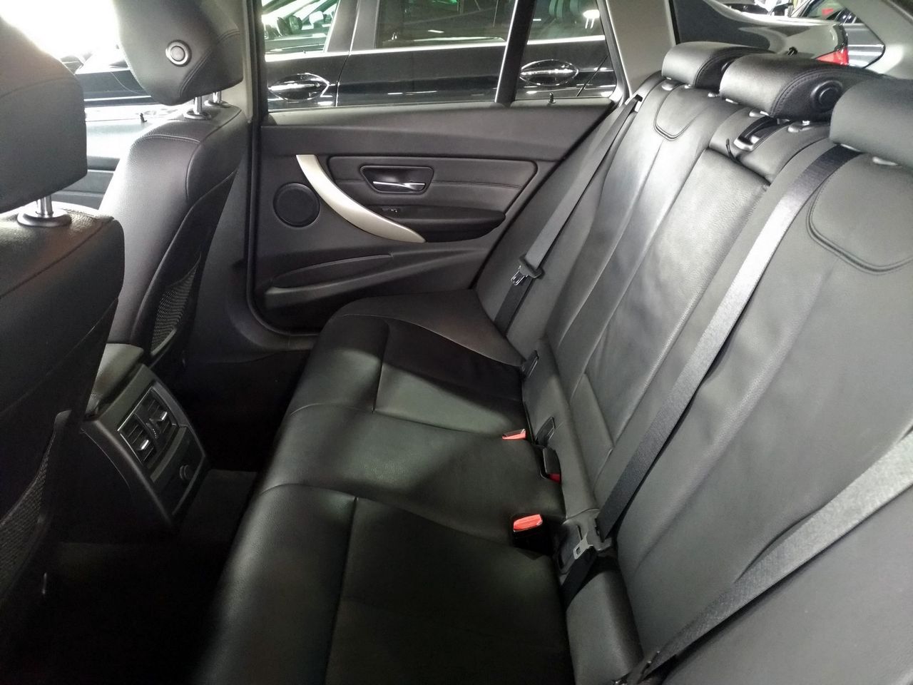 BMW Serie 3 318D TOURING AUT  - Foto 2