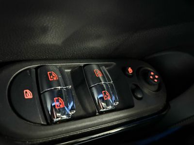 MINI Cooper AUT. 140cv 