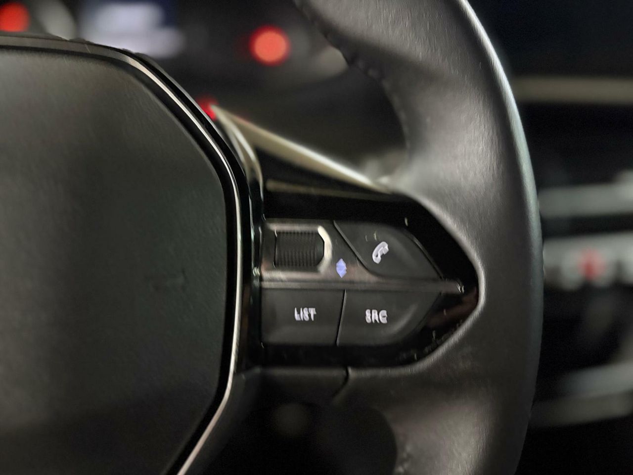 Peugeot 2008 Allure Puretech 100 S&S 6 Vel.  - Foto 2