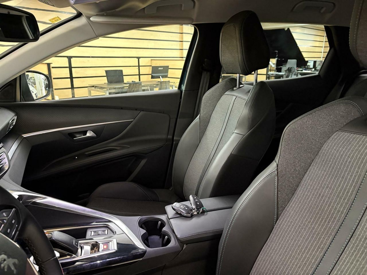 Peugeot 3008 PEUGEOT 3008 1.5 BlueHDi 96kW (130CV) S&S Allure EAT8 5 Puerta  - Foto 2