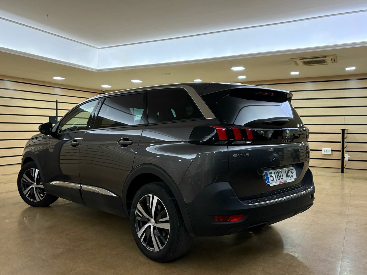 Peugeot 5008 ALLUR	1.2 PURETECH 96KW S&S ALLURE EAT8  - Foto 2