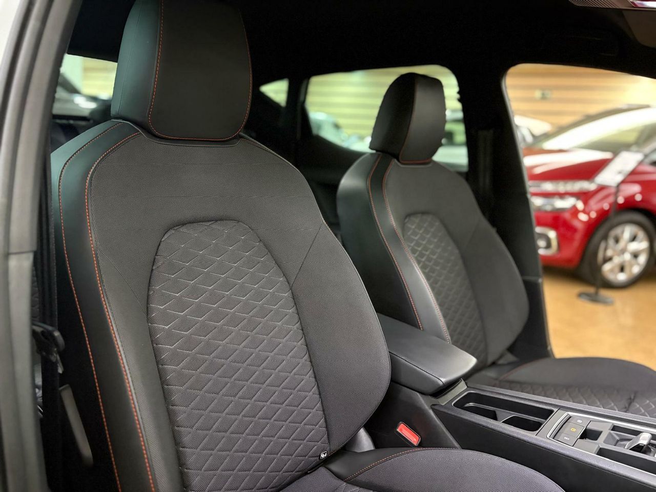 Seat Leon FR 1.0 ETSI 81KW DSG-7 S&S FR 25 ANIV 1.0 ETSI 81KW DSG-7 S&S FR 25 ANIV - Foto 2