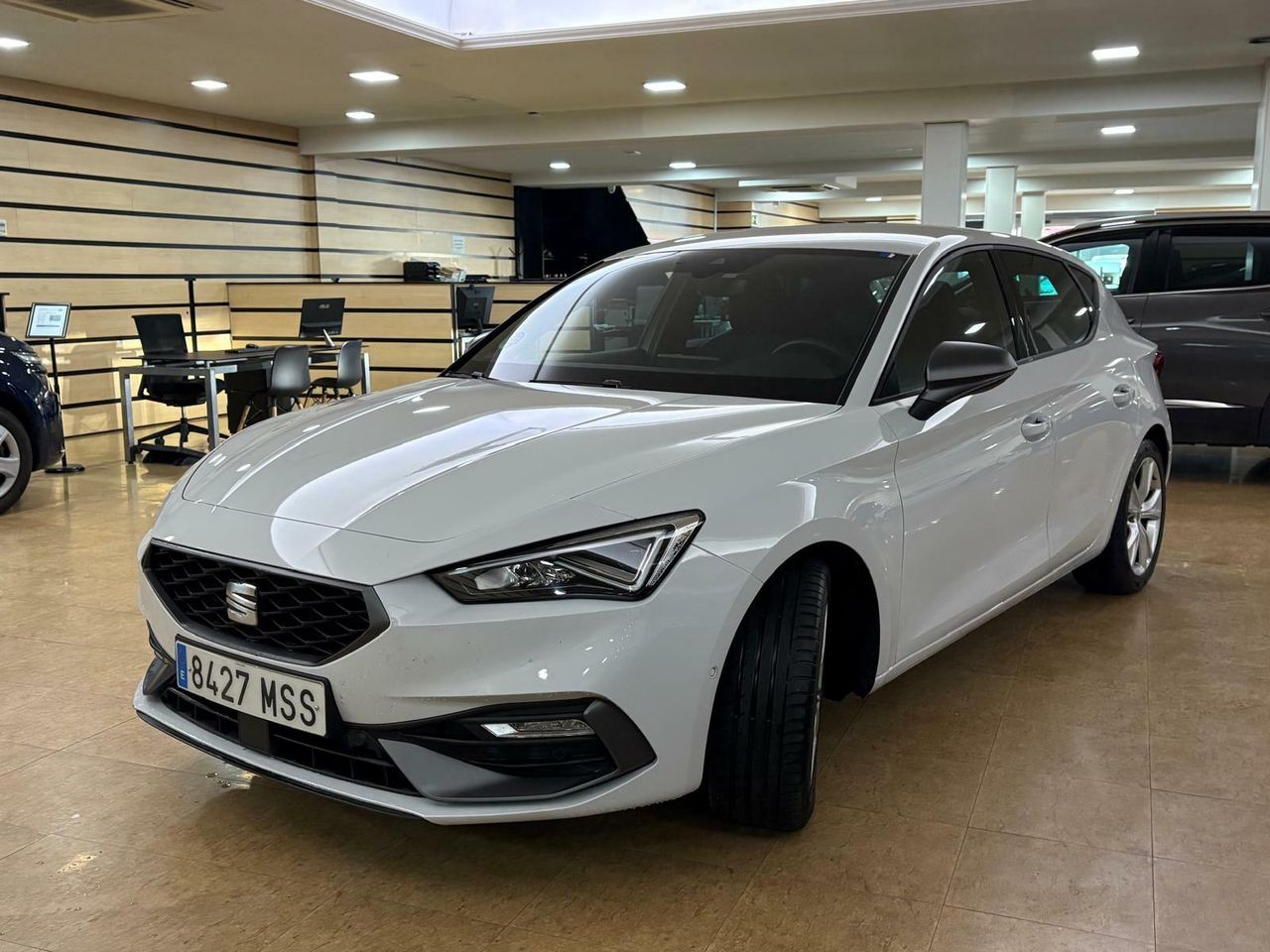 Seat Leon FR 1.0 ETSI 81KW DSG-7 S&S FR 25 ANIV 1.0 ETSI 81KW DSG-7 S&S FR 25 ANIV - Foto 2