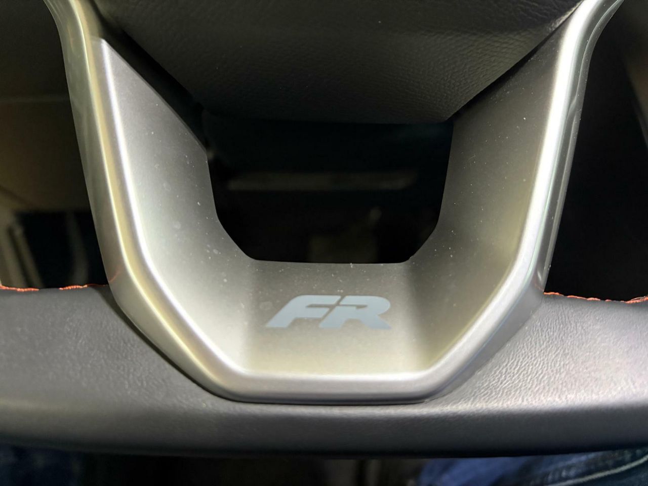 Seat Leon FR 1.0 ETSI 81KW DSG-7 S&S FR 25 ANIV 1.0 ETSI 81KW DSG-7 S&S FR 25 ANIV - Foto 2