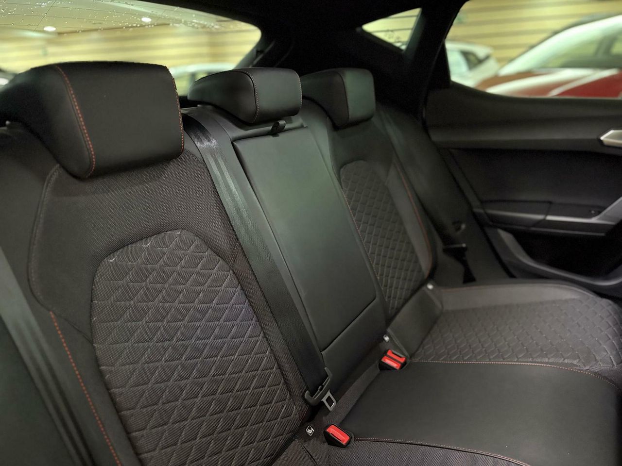 Seat Leon FR 1.0 ETSI 81KW DSG-7 S&S FR 25 ANIV 1.0 ETSI 81KW DSG-7 S&S FR 25 ANIV - Foto 2