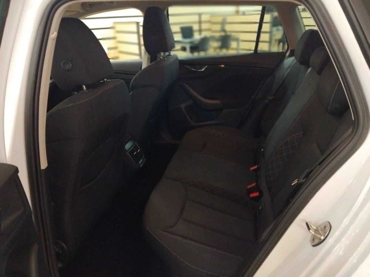 Skoda Kamiq AMBIT	1.0 TSI 81KW (110CV) AMBITION PACK KAMIQ TECHNO PLUS AMBITION^ - Foto 2