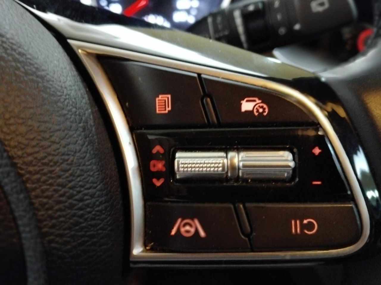 Kia XCeed 1.0 T-GDI BUSINESS 74KW (100CV BLACK PEARL (METALIZADO)	TELA NEGRA - Foto 2