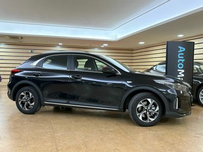 Kia XCeed 1.0 T-GDI BUSINESS 74KW (100CV BLACK PEARL (METALIZADO)	TELA NEGRA