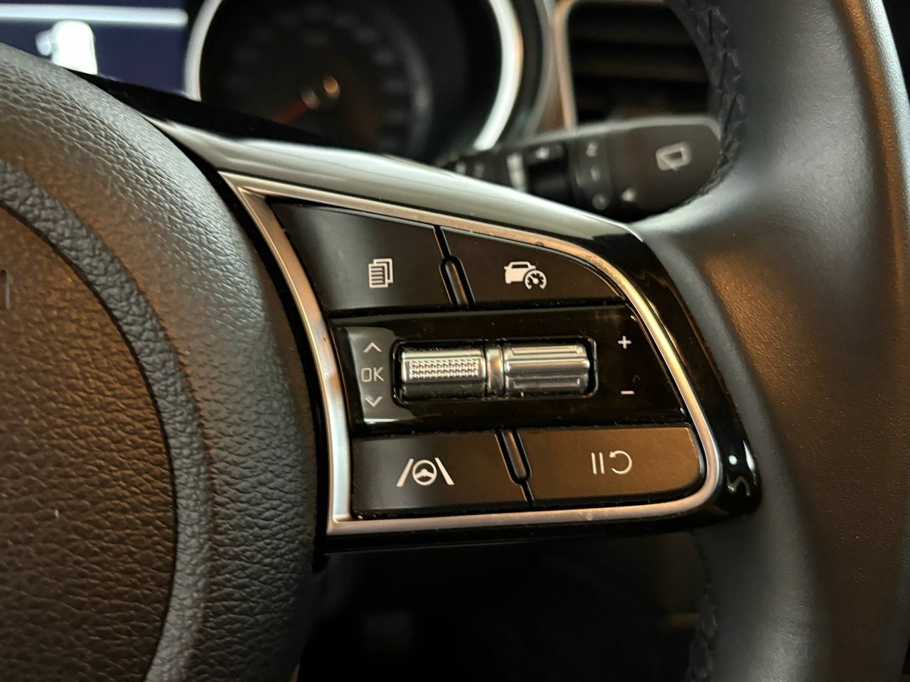 Kia XCeed 1.0 T-GDI BUSINESS 74KW (100CV BLACK PEARL (METALIZADO)	TELA NEGRA - Foto 2