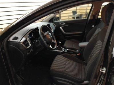 Kia XCeed 1.0 T-GDI BUSINESS 74KW (100CV BLACK PEARL (METALIZADO)	TELA NEGRA