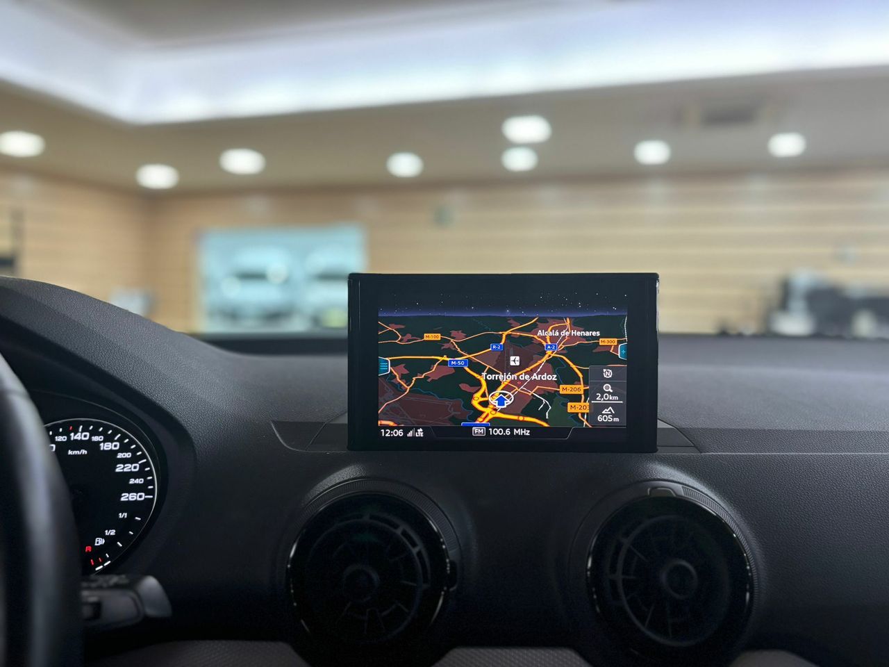 Audi Q2 1.0 TFSI Design LED-Xenon Navi Klima PDC ...  - Foto 2