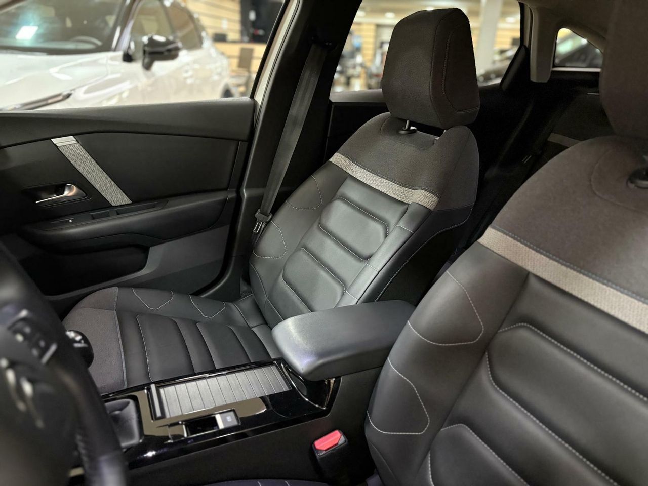 Citroën C4 PureTech 130 S&S 6v Shine  - Foto 2