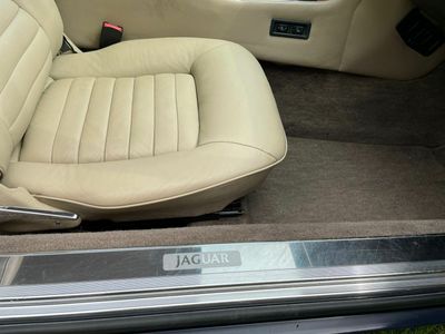 Jaguar XJ S V12 