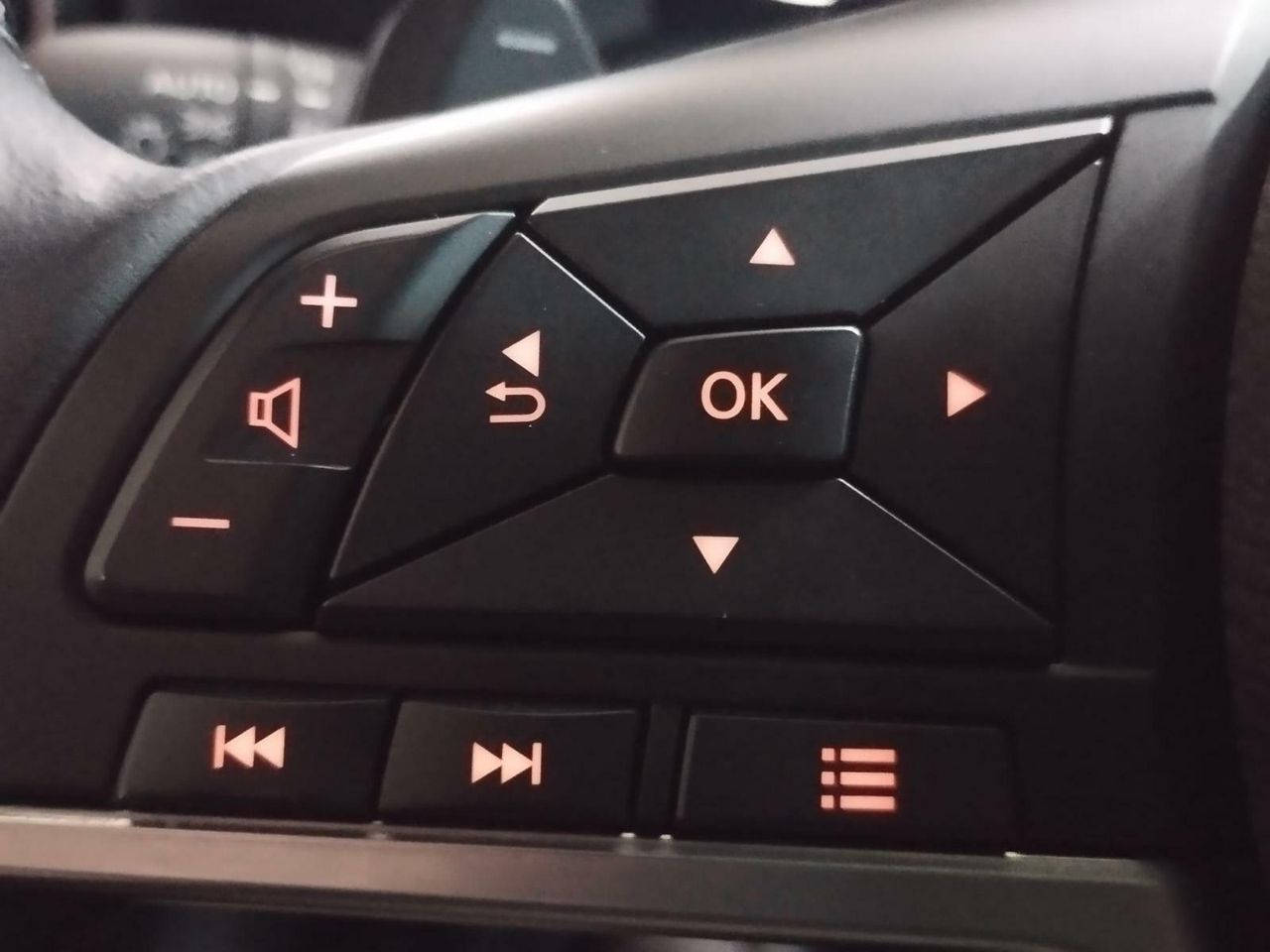 Nissan Juke N-Design con pack BOSE Personal Plus.DIG-T 84 KW (114 CV) DCT 7 VEL. TEKNA Full LED con diseño “Black Line” - Foto 2