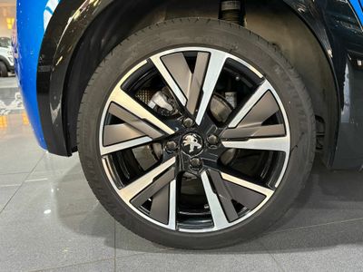 Peugeot 208 PureTech EAT8 GT Line PureTech EAT8 GT Line