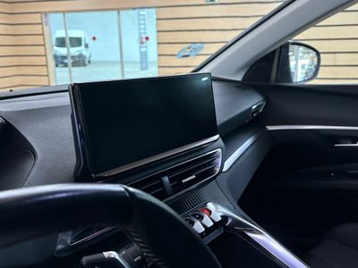 Peugeot 5008 ALLUR	1.2 PURETECH 96KW S&S ALLURE EAT8 