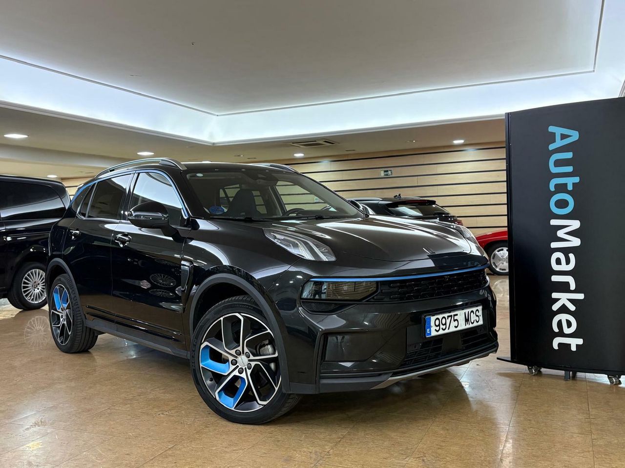 Lynk & Co 01 BASE	1.5 PHEV PINTURA METALIZADA NEGRA	TAPICERÍA NEGRA Y AZUL - Foto 2