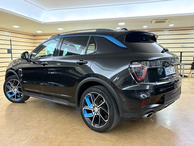 Lynk & Co 01 BASE	1.5 PHEV PINTURA METALIZADA NEGRA	TAPICERÍA NEGRA Y AZUL
