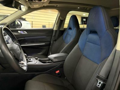 Lynk & Co 01 BASE	1.5 PHEV PINTURA METALIZADA NEGRA	TAPICERÍA NEGRA Y AZUL