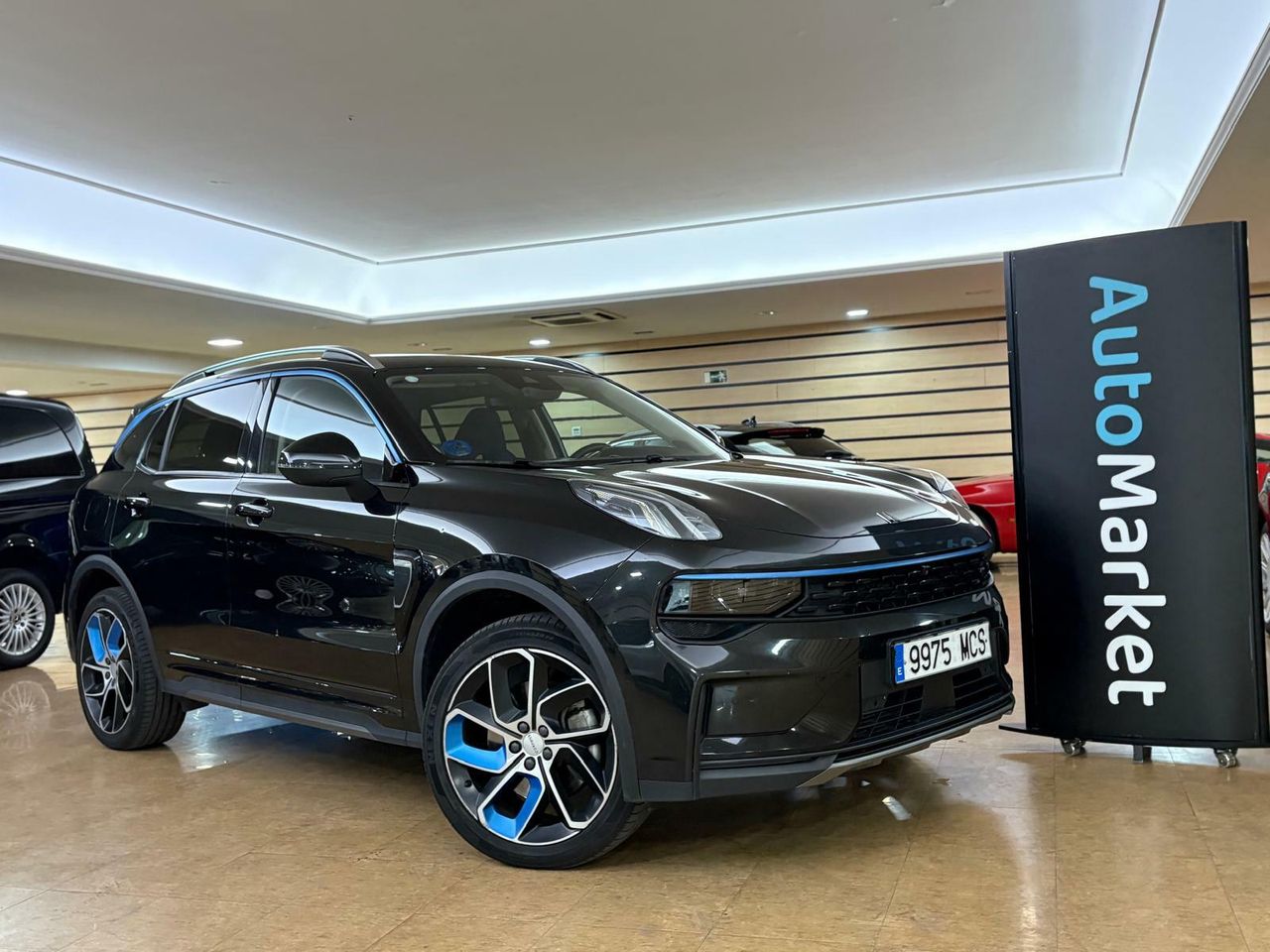 Lynk & Co 01 BASE	1.5 PHEV PINTURA METALIZADA NEGRA	TAPICERÍA NEGRA Y AZUL - Foto 2