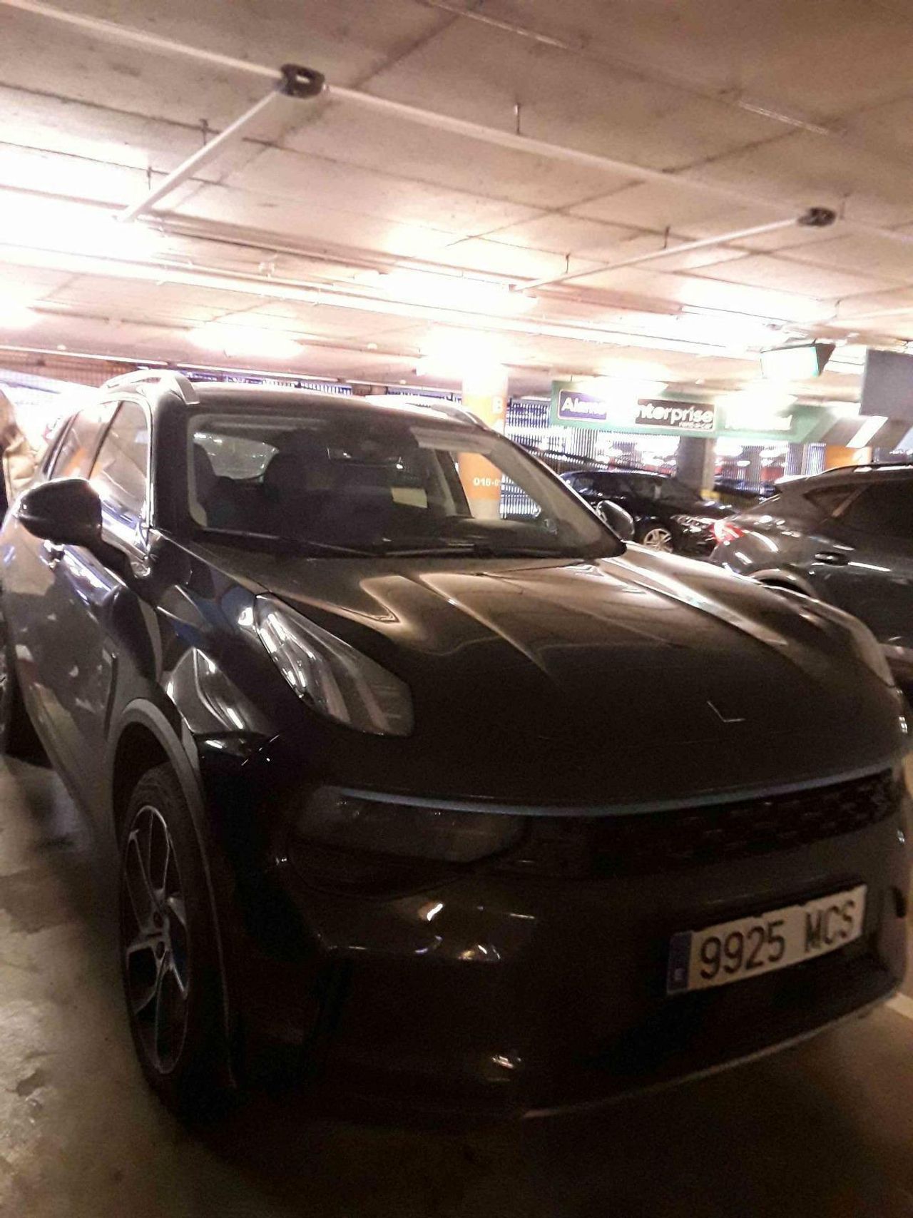 Lynk & Co 01 BASE	1.5 PHEV PINTURA METALIZADA NEGRA	TAPICERÍA NEGRA Y AZUL - Foto 2