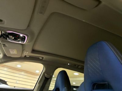 Lynk & Co 01 BASE	1.5 PHEV PINTURA METALIZADA NEGRA	TAPICERÍA NEGRA Y AZUL