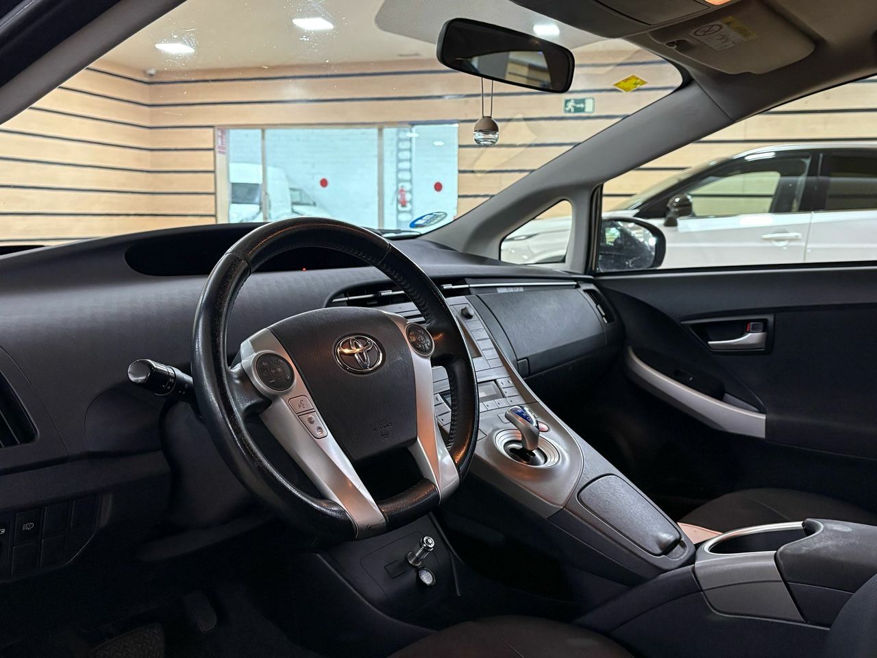 Toyota Prius HYBRID SYNERGY DRIVE 1.8  BATERIAS NUEVAS - Foto 2