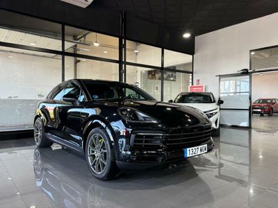 Porsche Cayenne Coupé E-Hybrid Platinum Edition  La edición Platinum añade un toque de exclusividad con detalles en platino satinado, llantas RS Spyder Design de 21 pulgadas y otros elementos de diseño específicos. 