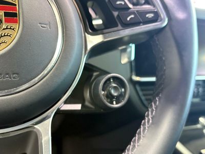 Porsche Cayenne Coupé E-Hybrid Platinum Edition  La edición Platinum añade un toque de exclusividad con detalles en platino satinado, llantas RS Spyder Design de 21 pulgadas y otros elementos de diseño específicos. 