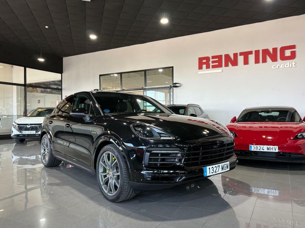 Porsche Cayenne Coupé E-Hybrid Platinum Edition  La edición Platinum añade un toque de exclusividad con detalles en platino satinado, llantas RS Spyder Design de 21 pulgadas y otros elementos de diseño específicos.  - Foto 2