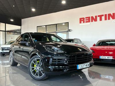 Porsche Cayenne Coupé E-Hybrid Platinum Edition  La edición Platinum añade un toque de exclusividad con detalles en platino satinado, llantas RS Spyder Design de 21 pulgadas y otros elementos de diseño específicos. 