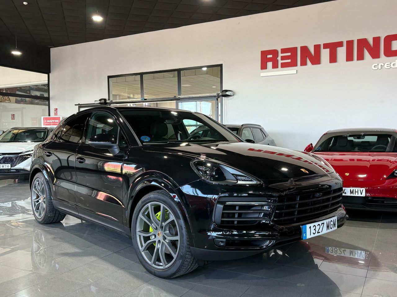 Porsche Cayenne Coupé E-Hybrid Platinum Edition  La edición Platinum añade un toque de exclusividad con detalles en platino satinado, llantas RS Spyder Design de 21 pulgadas y otros elementos de diseño específicos.  - Foto 2