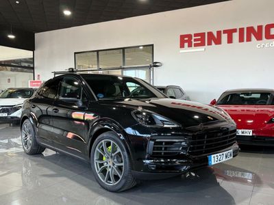 Porsche Cayenne Coupé E-Hybrid Platinum Edition  La edición Platinum añade un toque de exclusividad con detalles en platino satinado, llantas RS Spyder Design de 21 pulgadas y otros elementos de diseño específicos. 