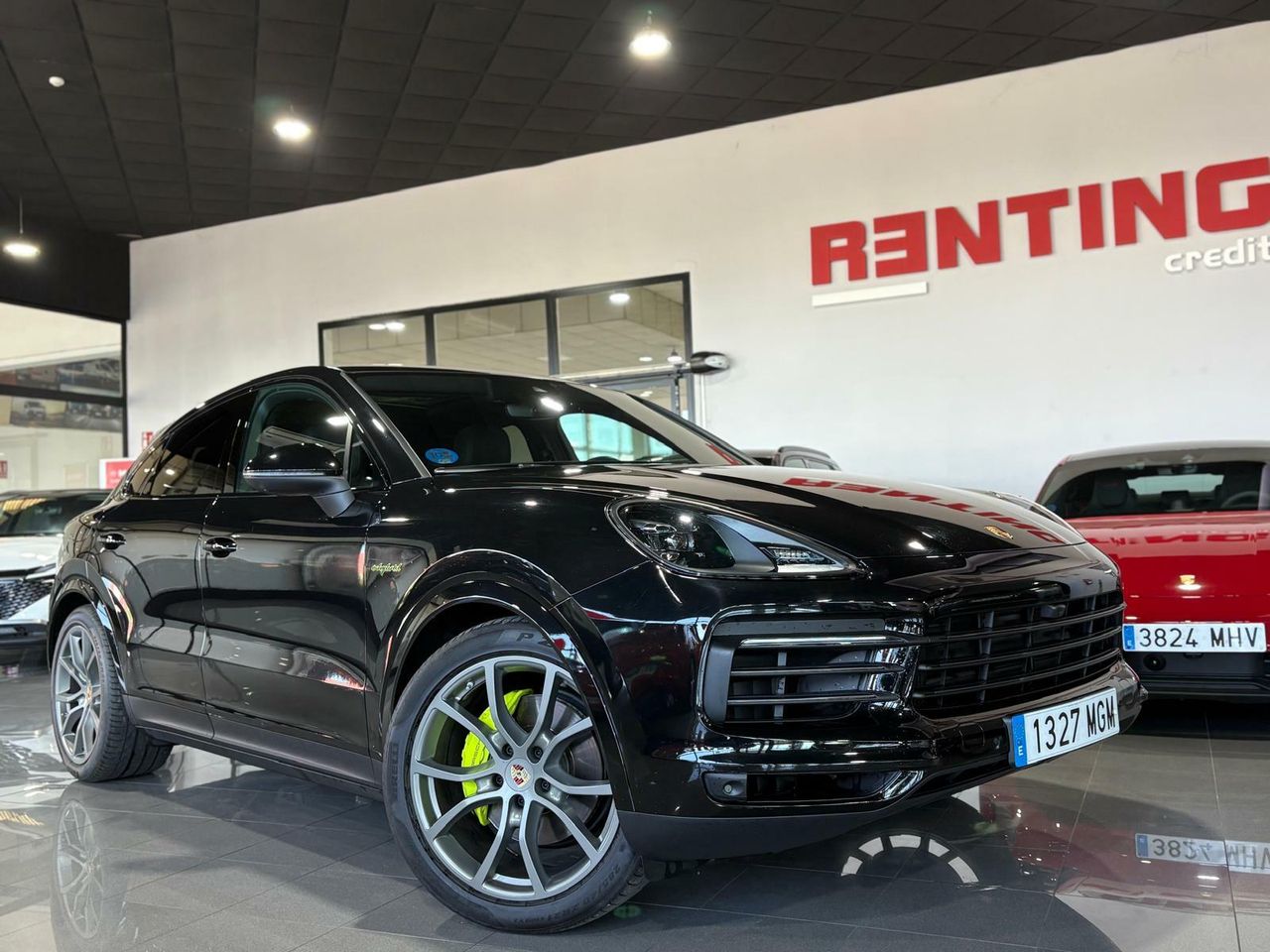 Porsche Cayenne Coupé E-Hybrid Platinum Edition  La edición Platinum añade un toque de exclusividad con detalles en platino satinado, llantas RS Spyder Design de 21 pulgadas y otros elementos de diseño específicos.  - Foto 2