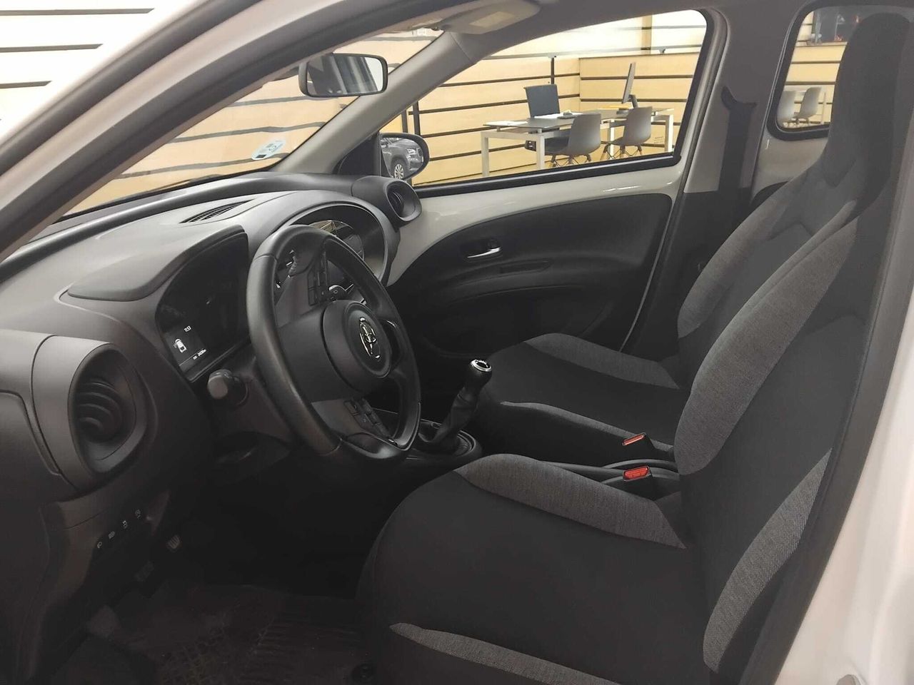 Toyota Aygo X Cross 1.0 vvt-i 72cv play - Foto 2