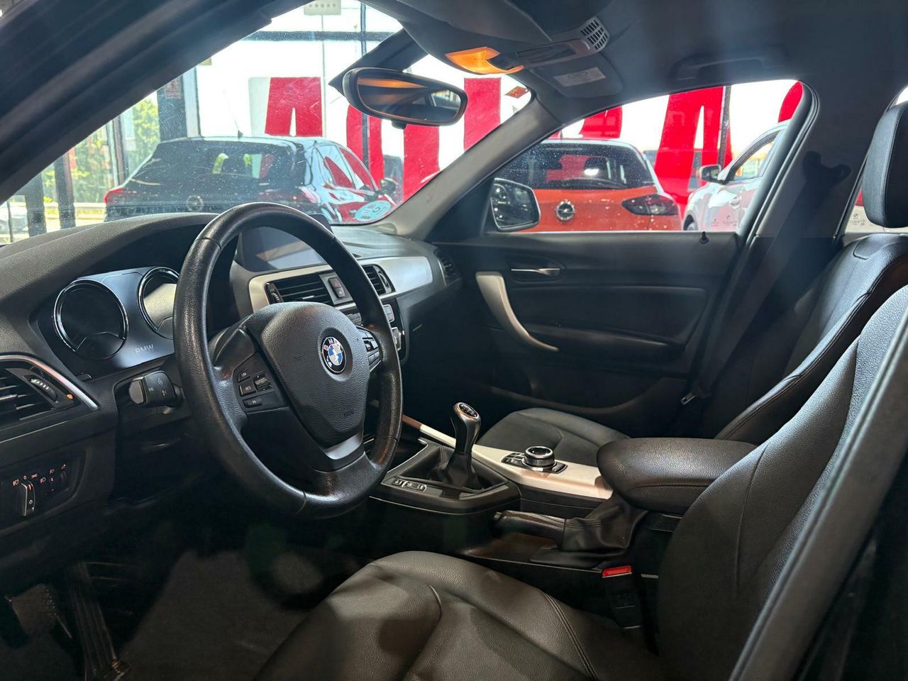 BMW Serie 1 116D BLACK - Foto 2