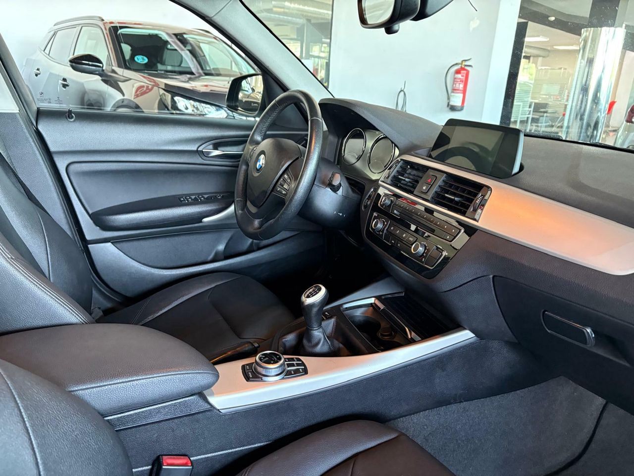 BMW Serie 1 116D BLACK - Foto 2