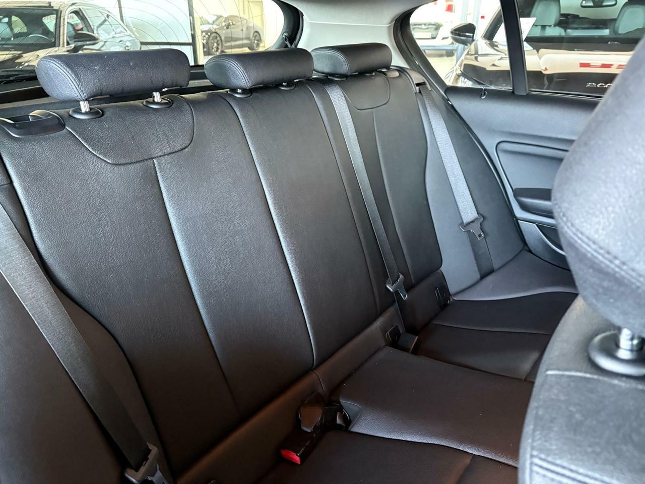 BMW Serie 1 116D BLACK - Foto 2