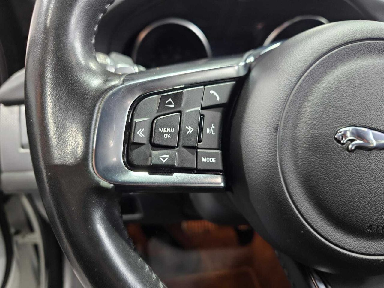 Jaguar XF 2.0D 180CV RSPORT AWD AUTO.  - Foto 2