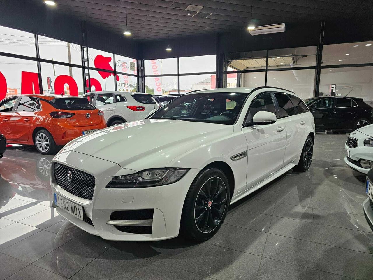 Jaguar XF 2.0D 180CV RSPORT AWD AUTO.  - Foto 2
