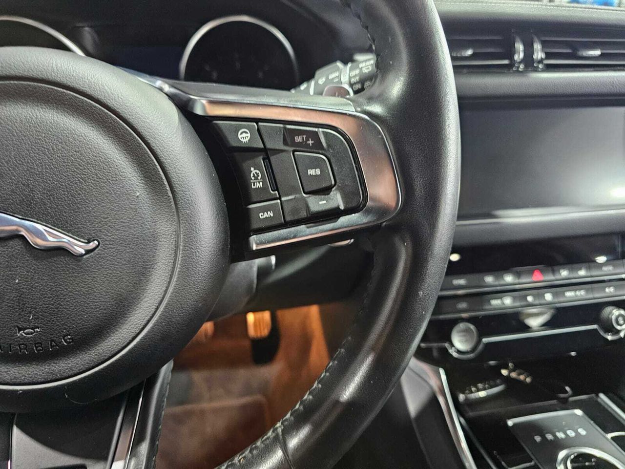 Jaguar XF 2.0D 180CV RSPORT AWD AUTO.  - Foto 2