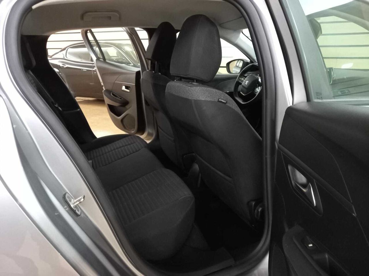 Peugeot 208 PureTech 55kW (75CV) Active Pack . PureTech 55kW (75CV) Active Pack . - Foto 2