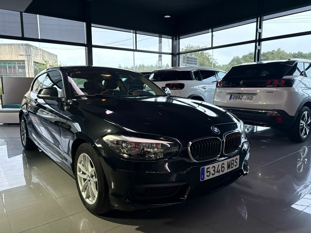 BMW Serie 1 Advantage  Hatchback compacto de 3 puertas - Foto 2