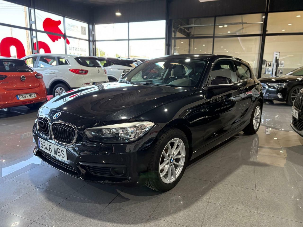 BMW Serie 1 Advantage  Hatchback compacto de 3 puertas - Foto 2