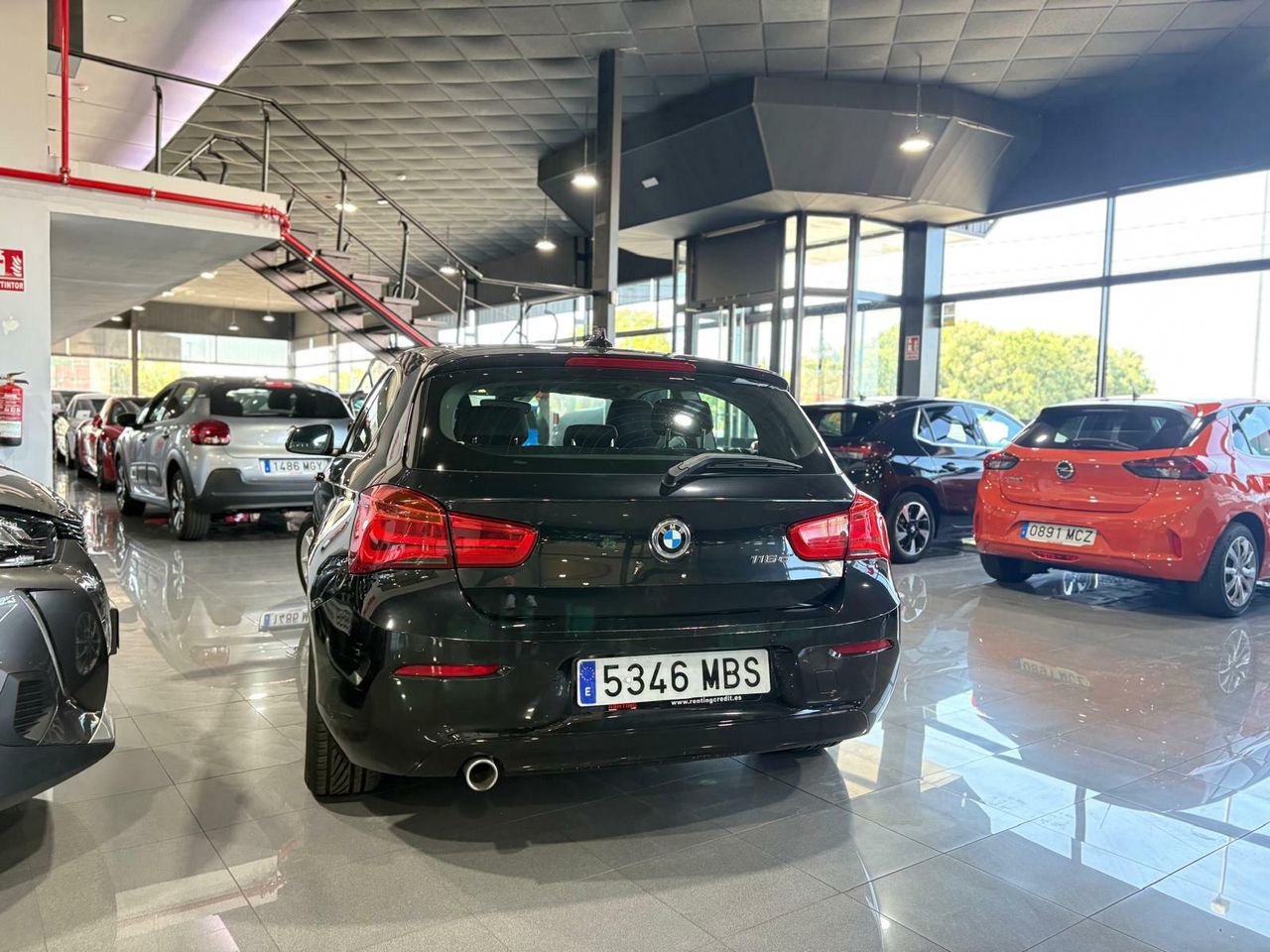BMW Serie 1 Advantage  Hatchback compacto de 3 puertas - Foto 2