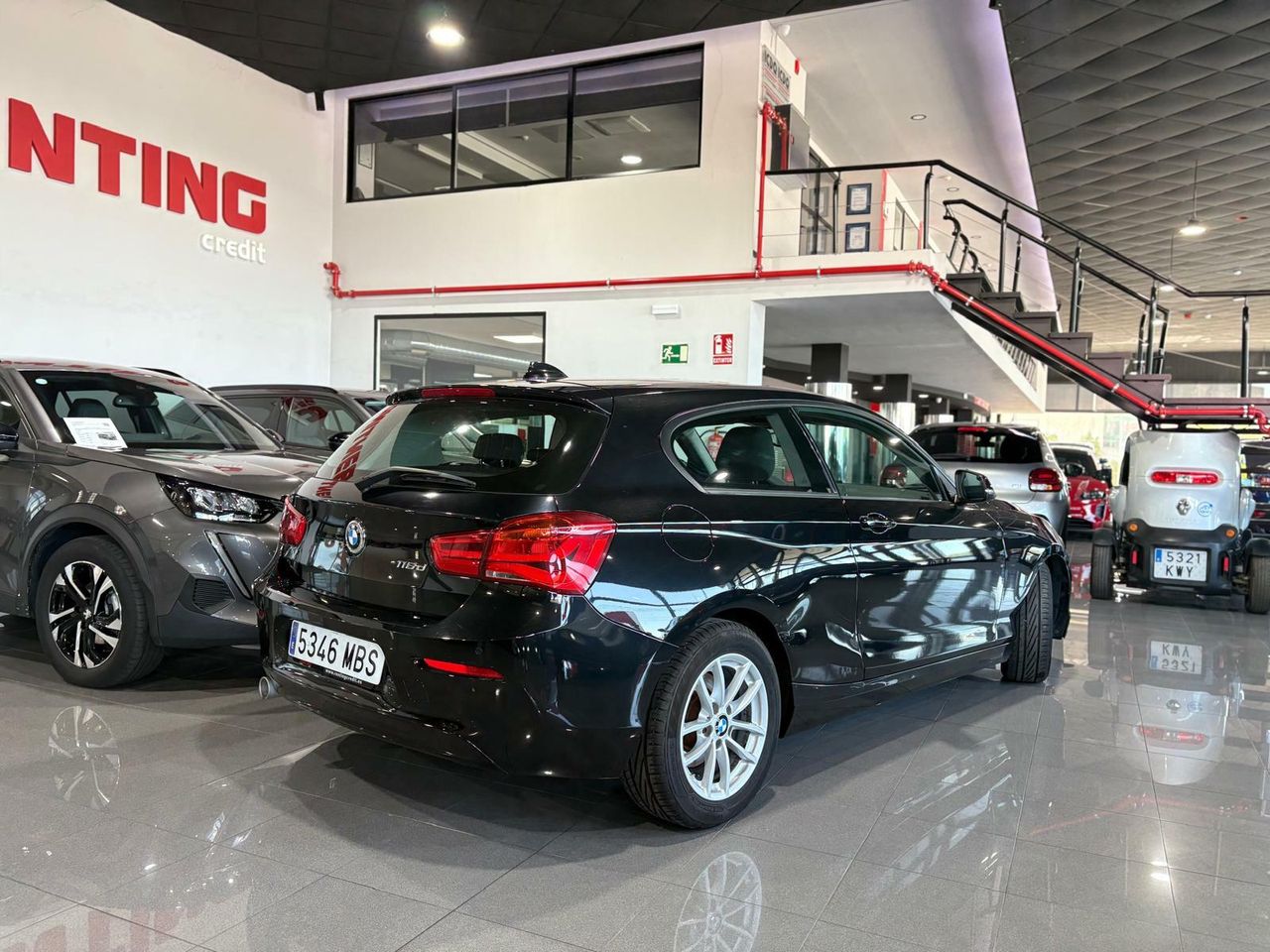 BMW Serie 1 Advantage  Hatchback compacto de 3 puertas - Foto 2