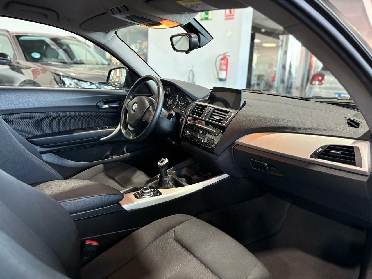 BMW Serie 1 Advantage  Hatchback compacto de 3 puertas - Foto 2