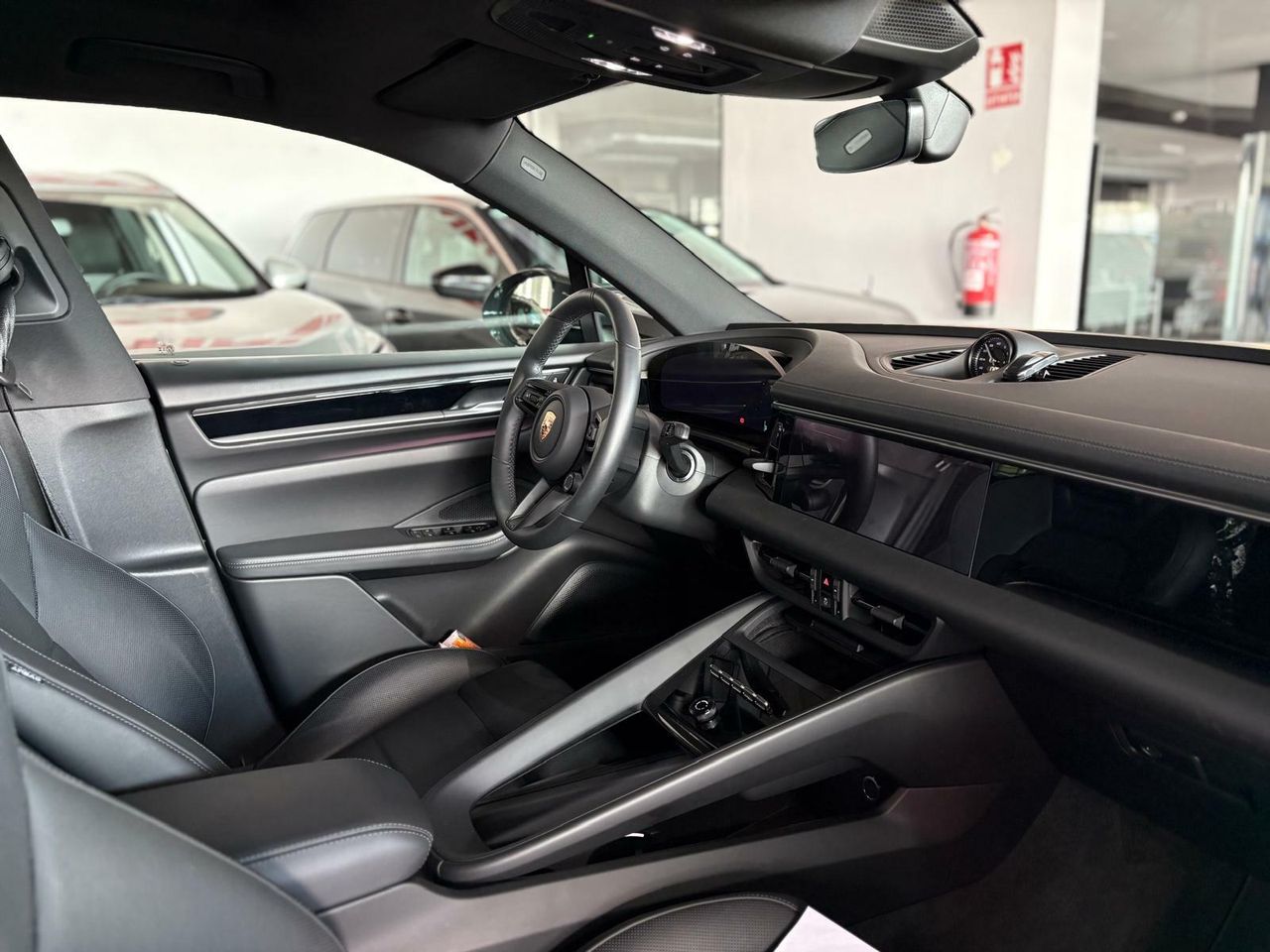 Porsche Macan 4 ELECTRIC  - Foto 2